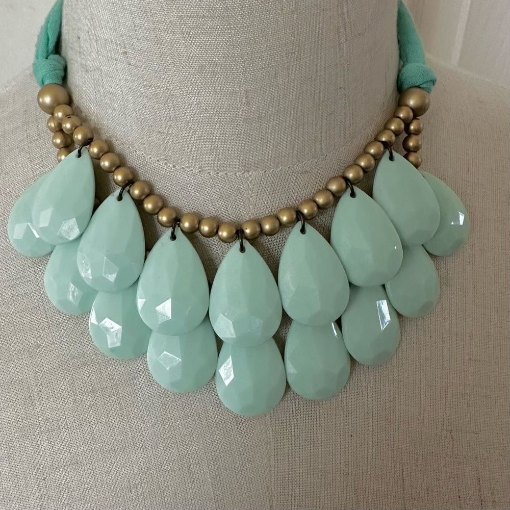 Green and gold tone teardrop statement necklace